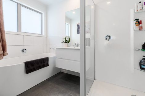 Photo of property in 117b Ngatai Road, Otumoetai, Tauranga, 3110