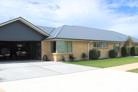 Photo of property in 25 Richard Seddon Drive, Northwood, Christchurch, 8051