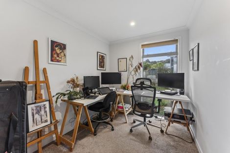 Photo of property in 22 Arahiwi Grove, Tirohanga, Lower Hutt, 5010