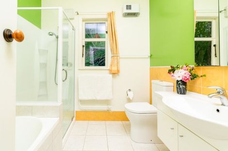 Photo of property in 15 Thane Road, Roseneath, Wellington, 6011