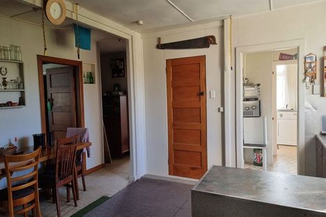 Photo of property in 53 Broadway, Picton, 7220