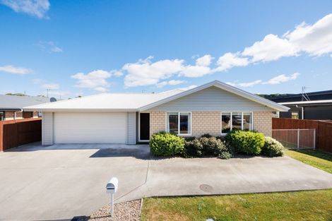 Photo of property in 15 Serenity Crescent, Kelvin Grove, Palmerston North, 4414