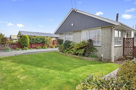 Photo of property in 67 Farquhars Road, Redwood, Christchurch, 8051