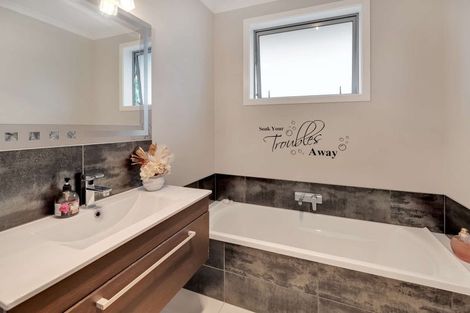 Photo of property in 20 Brougham Place, Springvale, Whanganui, 4501