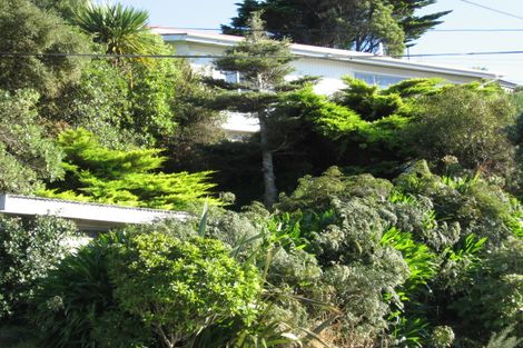 Photo of property in 15 Salford Street, Newlands, Wellington, 6037