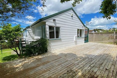 Photo of property in 2/23 Tetrarch Place, Totara Vale, Auckland, 0629