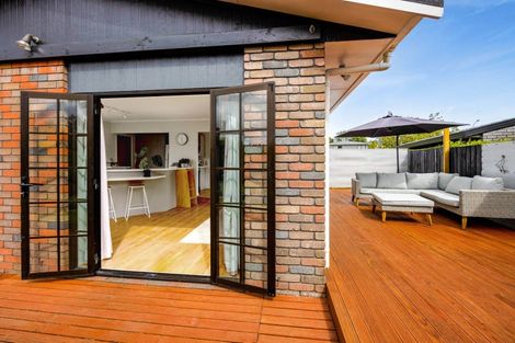 Photo of property in 42 Heta Road, Highlands Park, New Plymouth, 4312