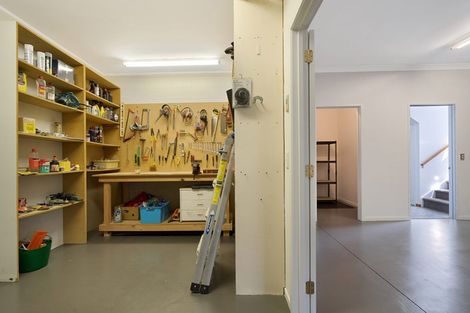 Photo of property in 3 Napuka Road, Henderson Valley, Auckland, 0612