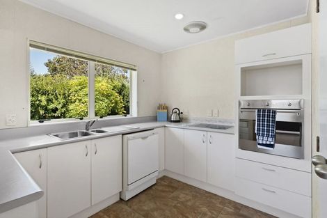 Photo of property in 196 Lakeside Drive, Orewa, 0931