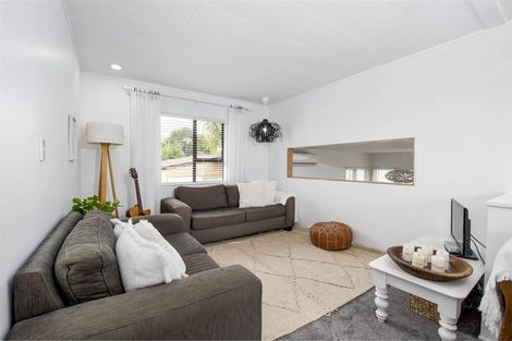 Photo of property in 103 Brian Crescent, Stanmore Bay, Whangaparaoa, 0932