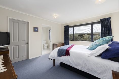 Photo of property in 14 Lakemere Way, Kinloch, Taupo, 3377