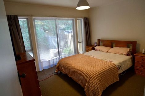 Photo of property in 2/17 Paris Place, Birkenhead, Auckland, 0626