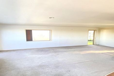 Photo of property in 689 Beach Road, Rothesay Bay, Auckland, 0630