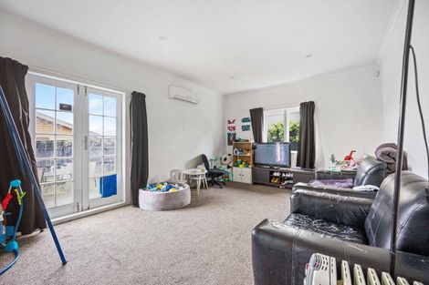 Photo of property in 100 Randwick Road, Moera, Lower Hutt, 5010