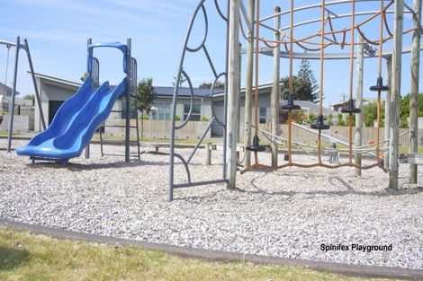 Photo of property in 2 Excelsa Place, Papamoa Beach, Papamoa, 3118