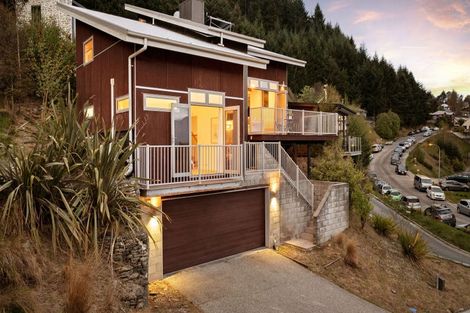 Photo of property in 45 Dart Place, Fernhill, Queenstown, 9300