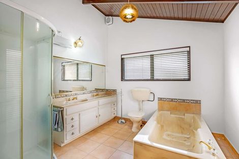 Photo of property in 42 John Dee Crescent, Red Beach, 0932