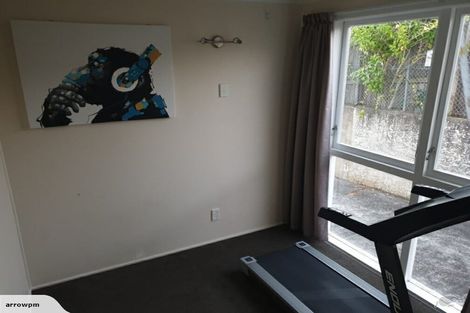 Photo of property in 18 Tonkin Drive, Sunnynook, Auckland, 0620