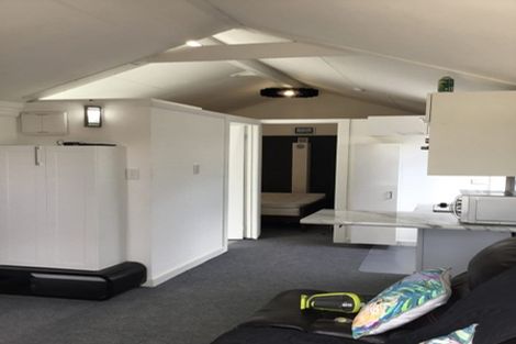 Photo of property in 11 Edgware Road, West Harbour, Auckland, 0618