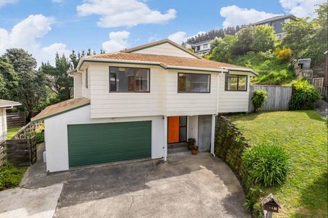 Photo of property in 14 Cullen Place, Tawa, Wellington, 5028