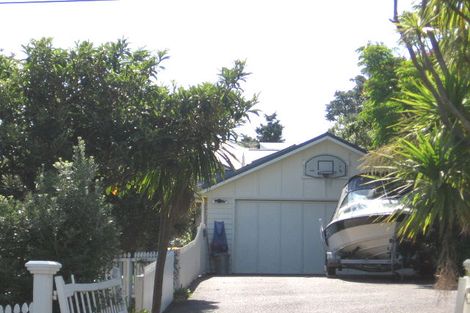 Photo of property in 7 Westbourne Road, Murrays Bay, Auckland, 0630