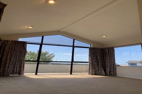 Photo of property in 20 Gillard Place, Eastern Beach, Auckland, 2012