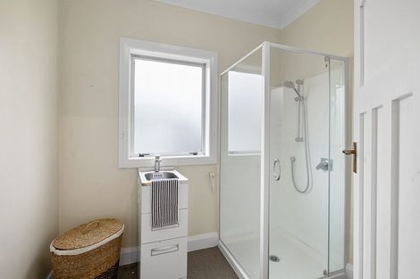 Photo of property in 14 Calvert Road, Moturoa, New Plymouth, 4310