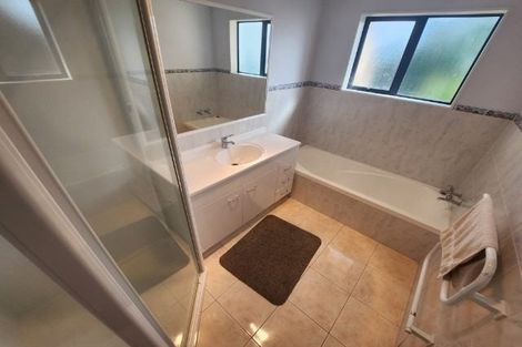 Photo of property in 51 Robin Brooke Drive, Flat Bush, Auckland, 2019