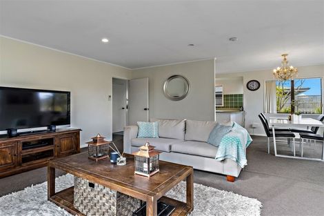 Photo of property in 2/31 Rangeview Road, Sunnyvale, Auckland, 0612