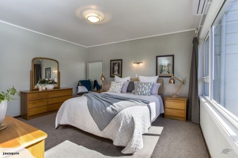 Photo of property in 21 Makepiece Place, Chatswood, Auckland, 0626