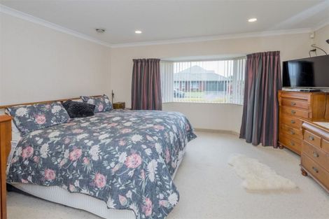 Photo of property in 40 Easton Way, Levin, 5510