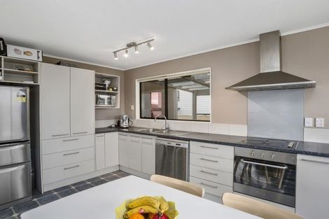 Photo of property in 10 Mossburn Grove, Kelson, Lower Hutt, 5010