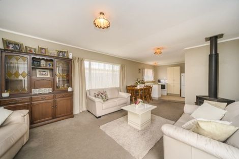 Photo of property in 28 Chatsworth Place, Highbury, Palmerston North, 4412