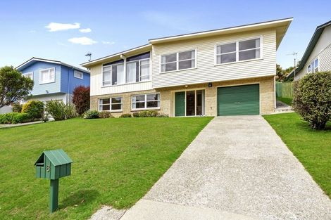 Photo of property in 8 Fitzwilliam Terrace, Tawa, Wellington, 5028