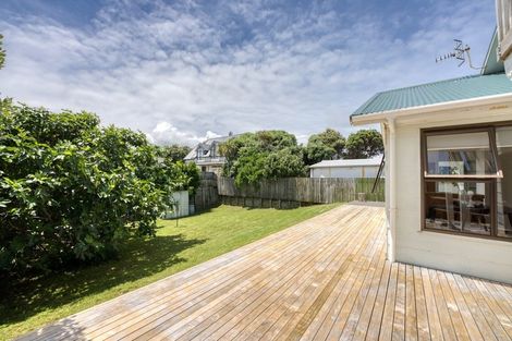 Photo of property in 13 Reeves Street, Waikanae Beach, Waikanae, 5036