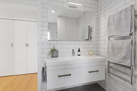 Photo of property in 11 Dudding Avenue, Northcote, Auckland, 0627