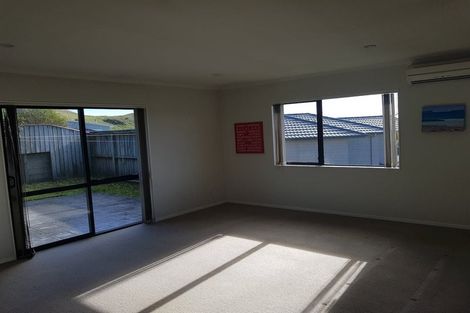Photo of property in 2 Comber Place, Johnsonville, Wellington, 6037
