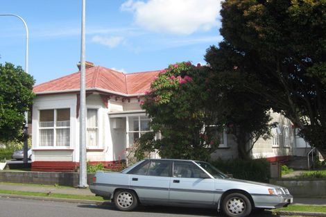Photo of property in 28 Mount Edgcumbe Street, New Plymouth, 4310