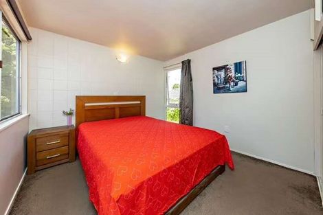 Photo of property in 2/8 Wilbur Place, Pakuranga Heights, Auckland, 2010