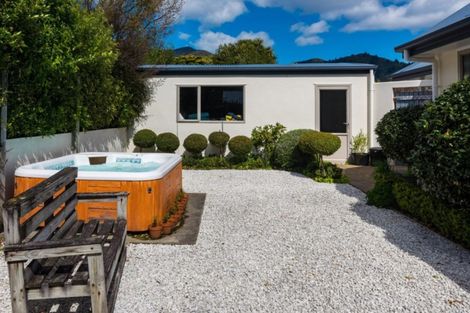 Photo of property in 13 Captains Close, Waikawa, Picton, 7220