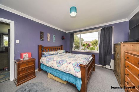 Photo of property in 6 Pukatea Place, Milson, Palmerston North, 4414