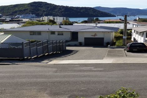 Photo of property in 20 Broadway, Picton, 7220