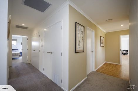 Photo of property in 10 The Oaks, Awapuni, Palmerston North, 4412