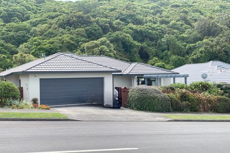 Photo of property in 214 Westchester Drive, Churton Park, Wellington, 6037
