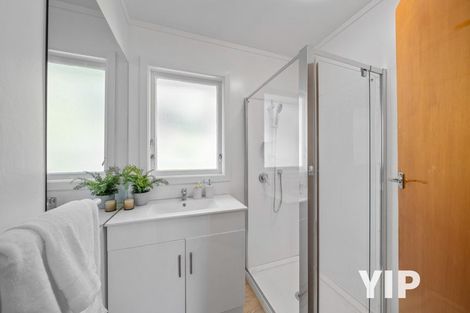 Photo of property in 10 Omega Street, Newlands, Wellington, 6037