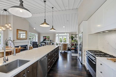 Photo of property in 15 Holsworthy Road, Lower Vogeltown, New Plymouth, 4310