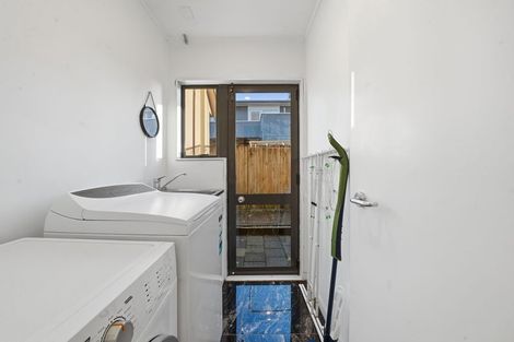Photo of property in 1/6 Eastern Beach Road, Eastern Beach, Auckland, 2012