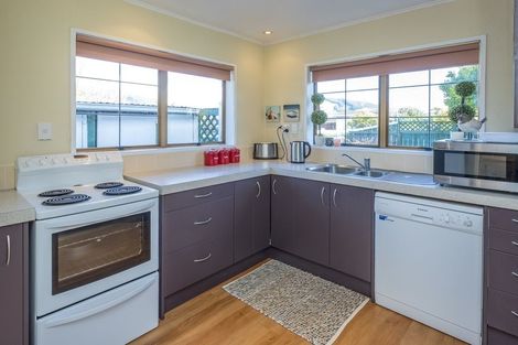Photo of property in 41 Belvedere Avenue, Waikanae, 5036