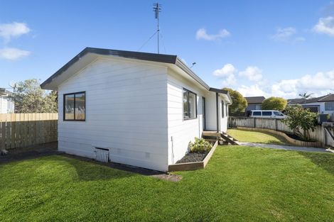 Photo of property in 1/26 Karepo Crescent, Ranui, Auckland, 0612