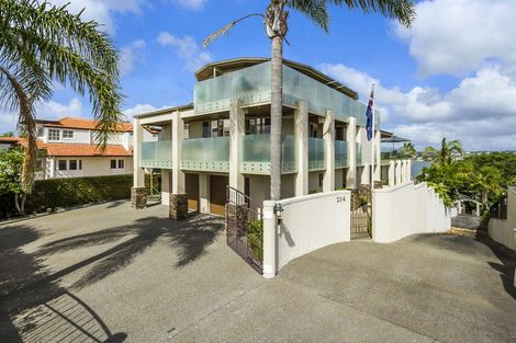 Photo of property in 254a Hurstmere Road, Takapuna, Auckland, 0622